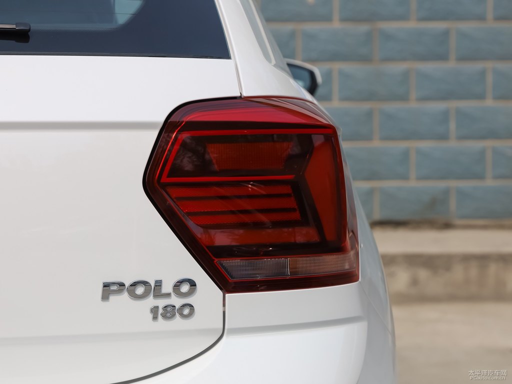 極地白大眾Polo車尾外觀圖片