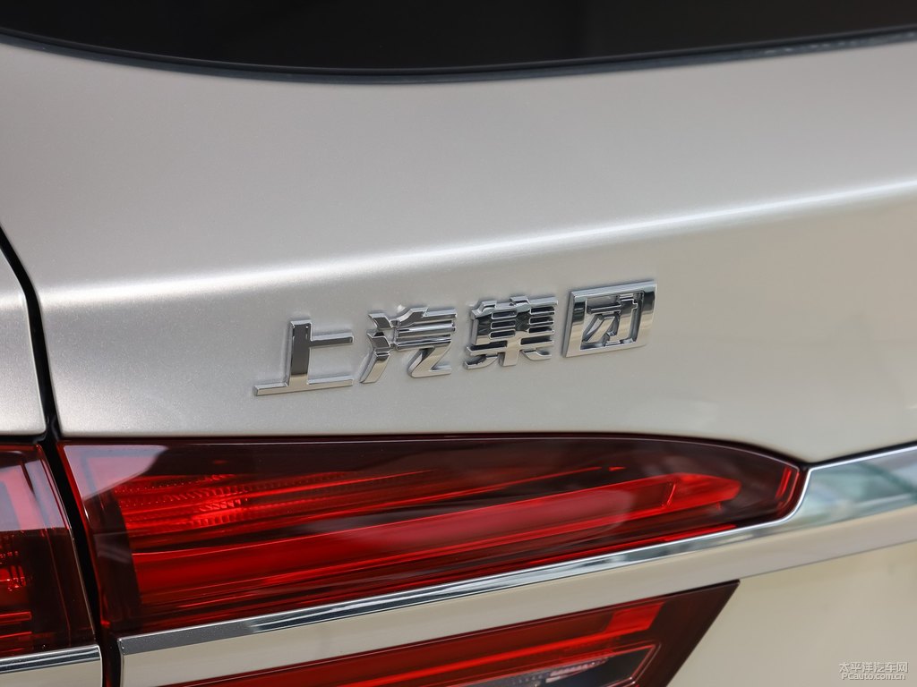 騎士銀榮威RX5車尾外觀圖片