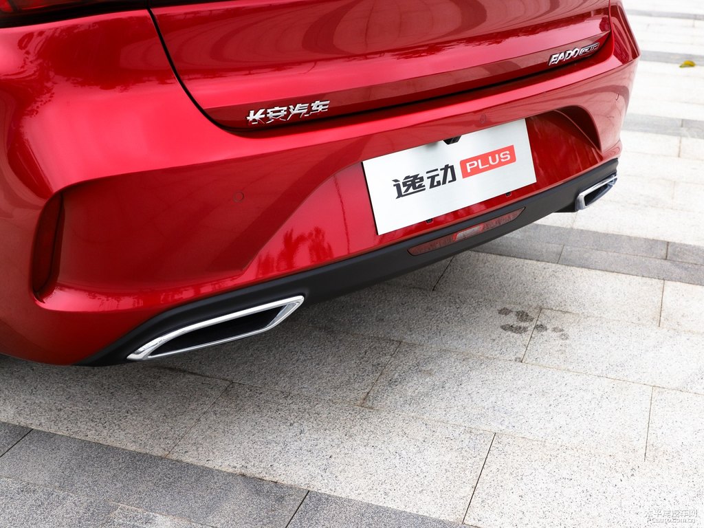 耀動紅逸動PLUS車尾外觀圖片