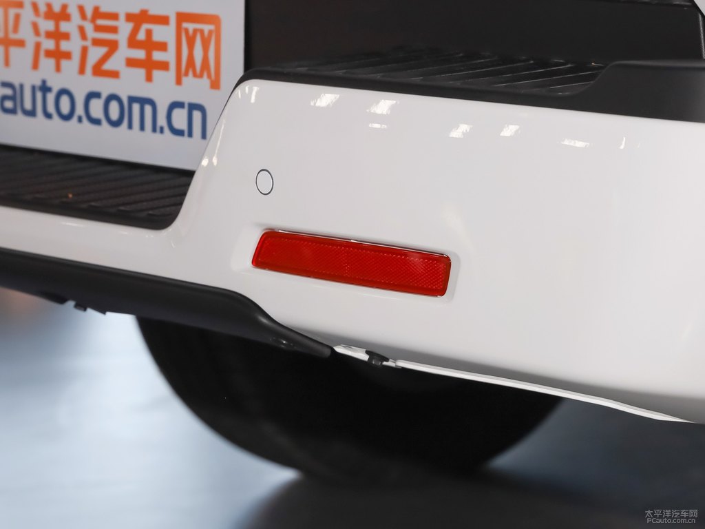 簡約白炮車尾外觀圖片