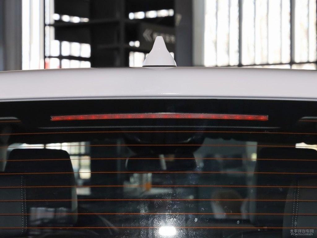 簡約白炮車尾外觀圖片