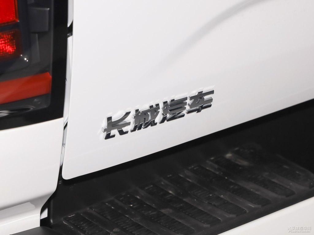 簡約白炮車尾外觀圖片