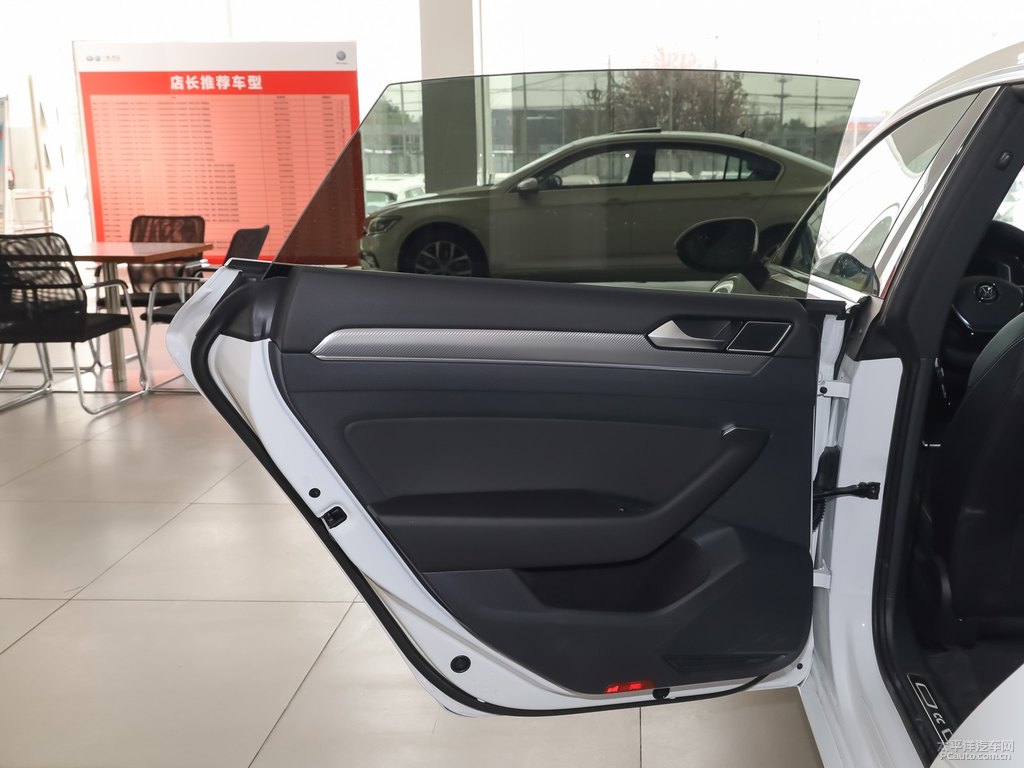 朱鷺白大眾CC車(chē)廂內(nèi)飾圖片