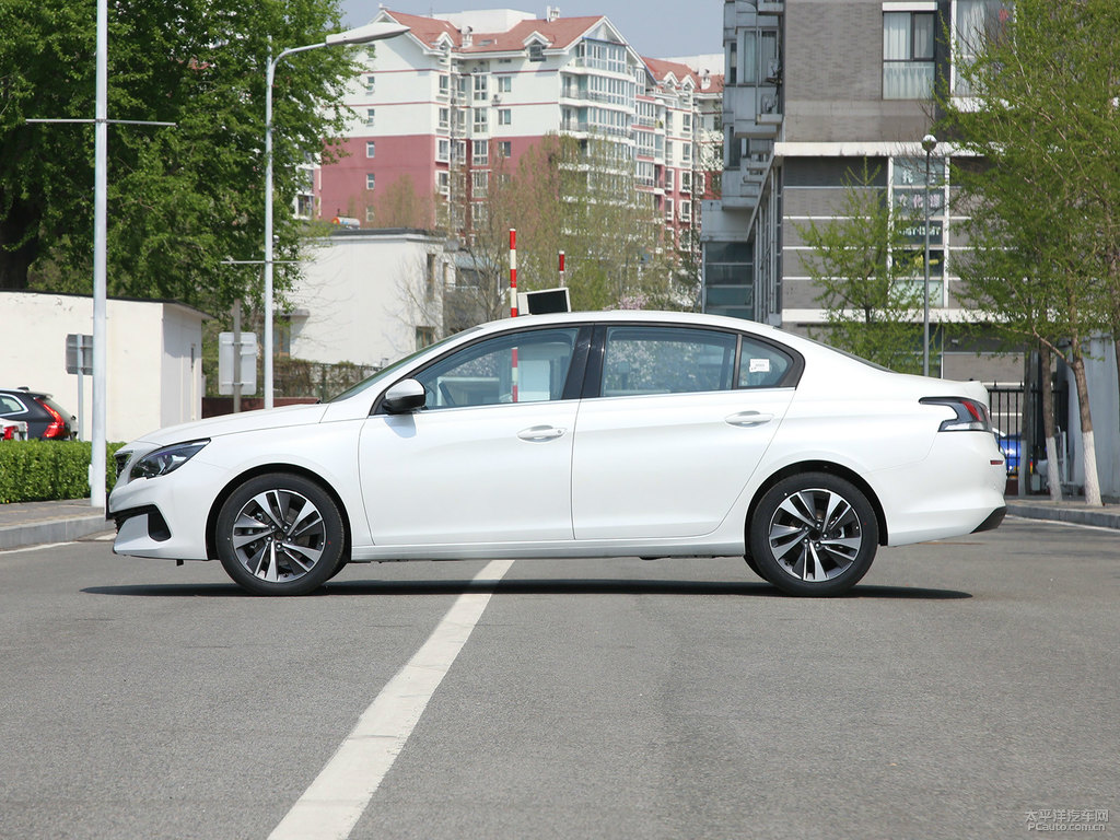 珠光白標致408整車外觀外觀圖片