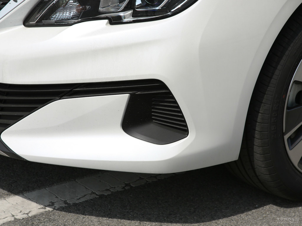 珠光白標(biāo)致408車頭外觀圖片