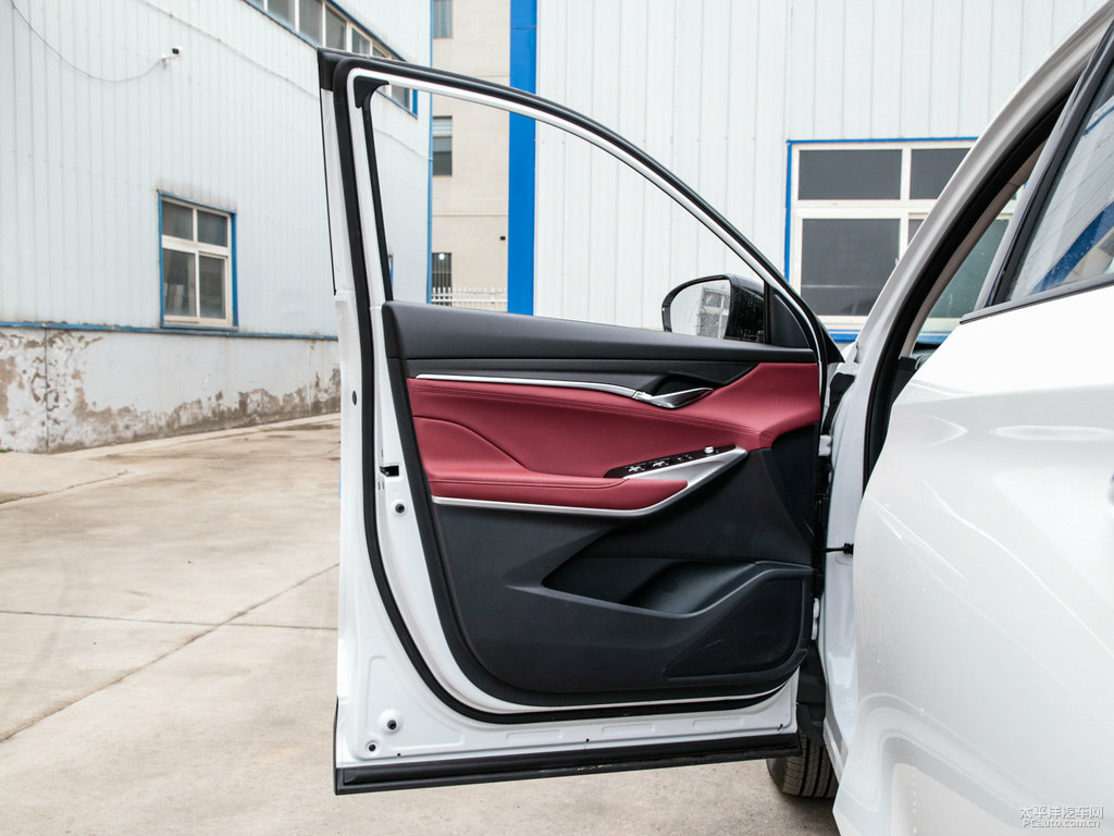 炫晶白長(zhǎng)安CS75 PLUS車廂內(nèi)飾圖片