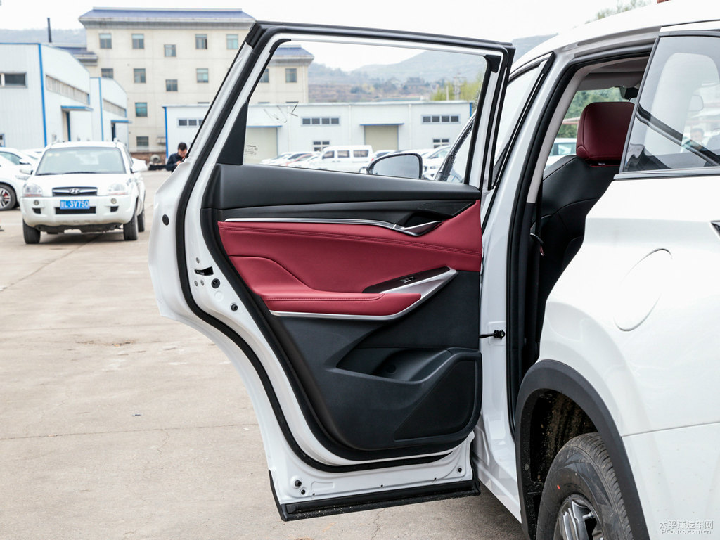 炫晶白長(zhǎng)安CS75 PLUS車廂內(nèi)飾圖片