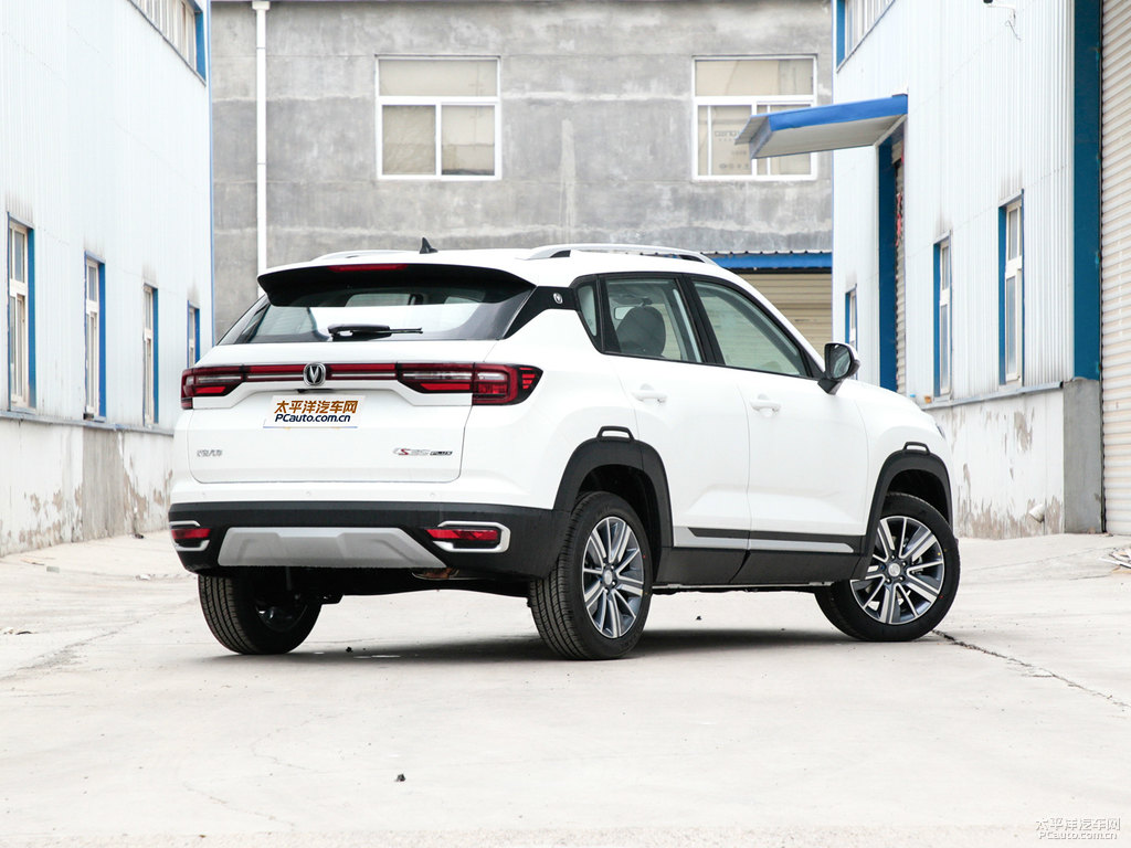 閃光冰晶白長(zhǎng)安CS35PLUS整車外觀外觀圖片