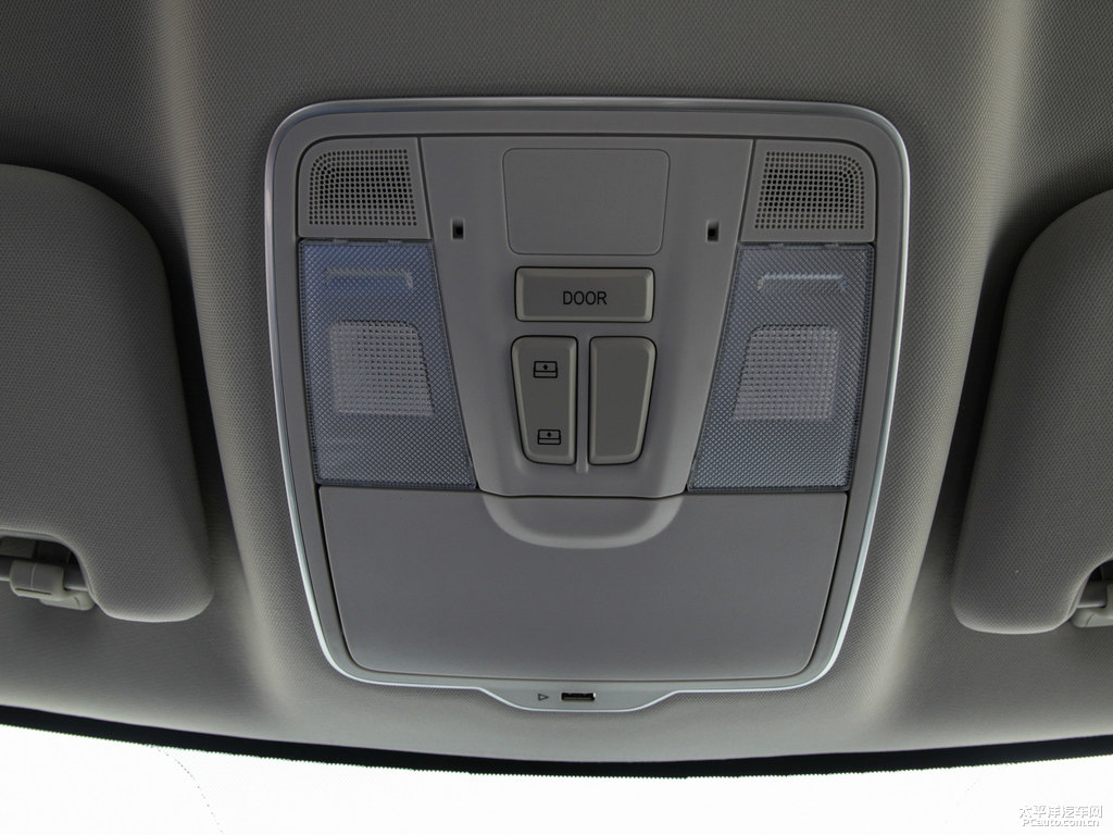 閃光冰晶白長安CS35PLUS車廂內(nèi)飾圖片