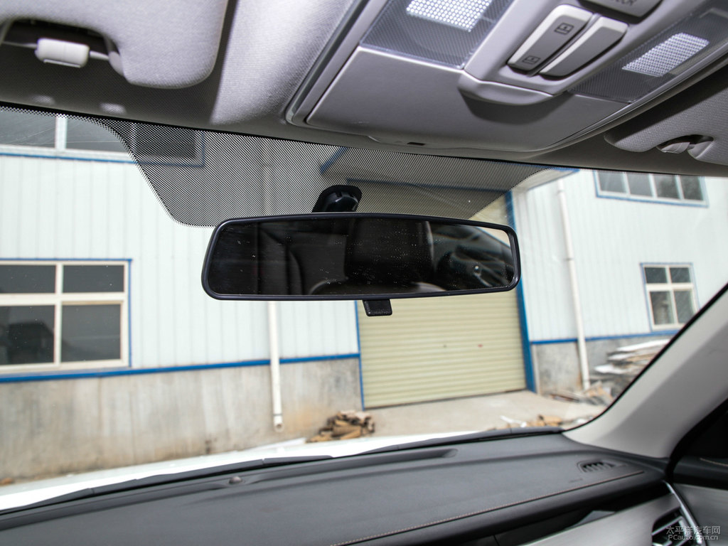 閃光冰晶白長(zhǎng)安CS35PLUS車廂內(nèi)飾圖片