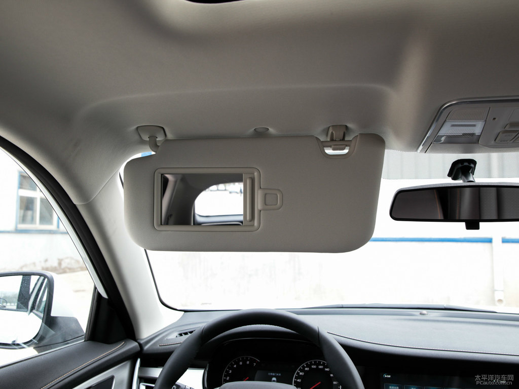 閃光冰晶白長安CS35PLUS車廂內(nèi)飾圖片