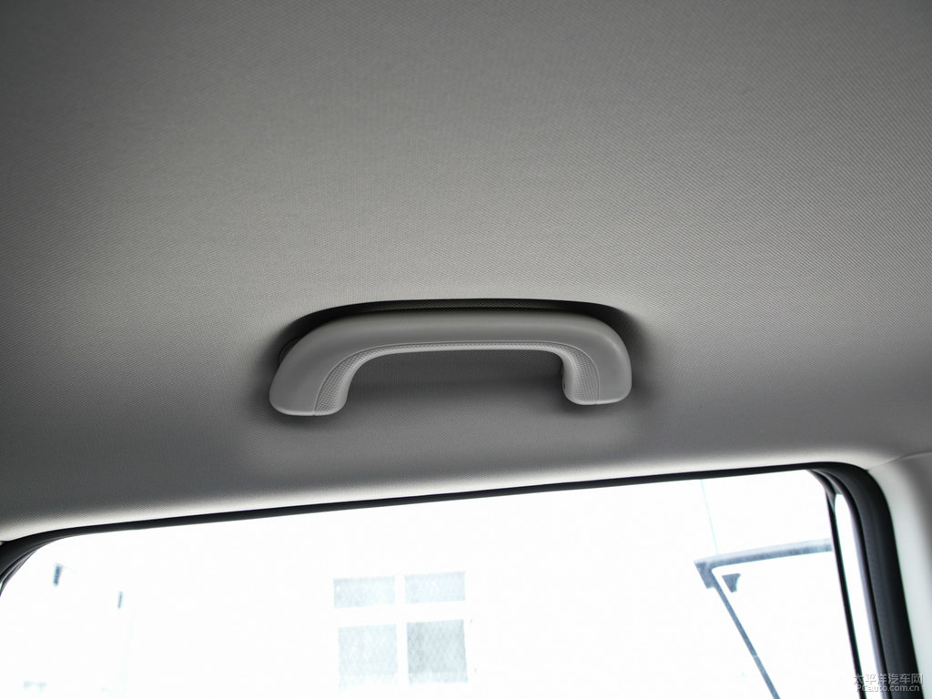 閃光冰晶白長(zhǎng)安CS35PLUS車廂內(nèi)飾圖片
