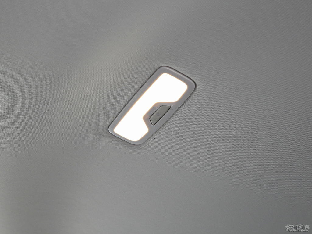 閃光冰晶白長(zhǎng)安CS35PLUS車廂內(nèi)飾圖片