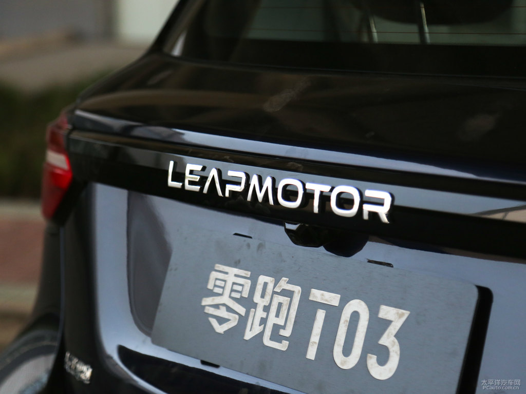 夜眸藍(lán)零跑T03車(chē)尾外觀圖片