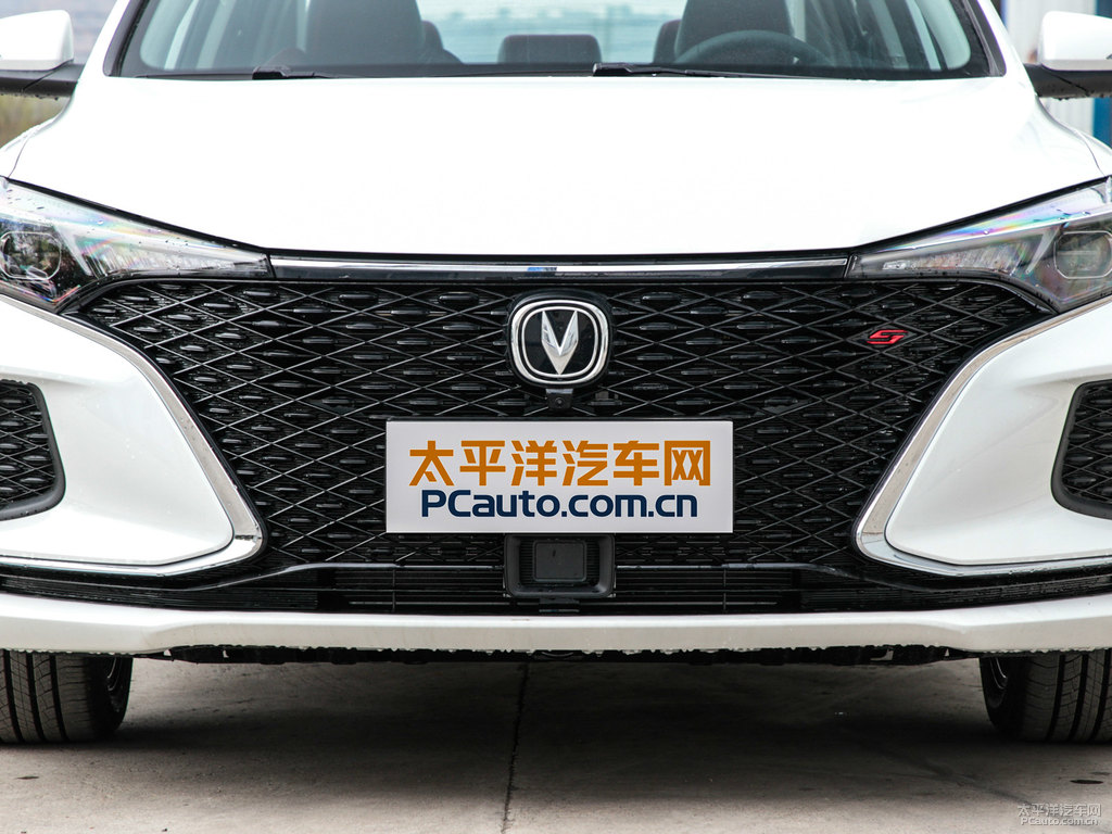 閃光冰晶白逸動PLUS車頭外觀圖片