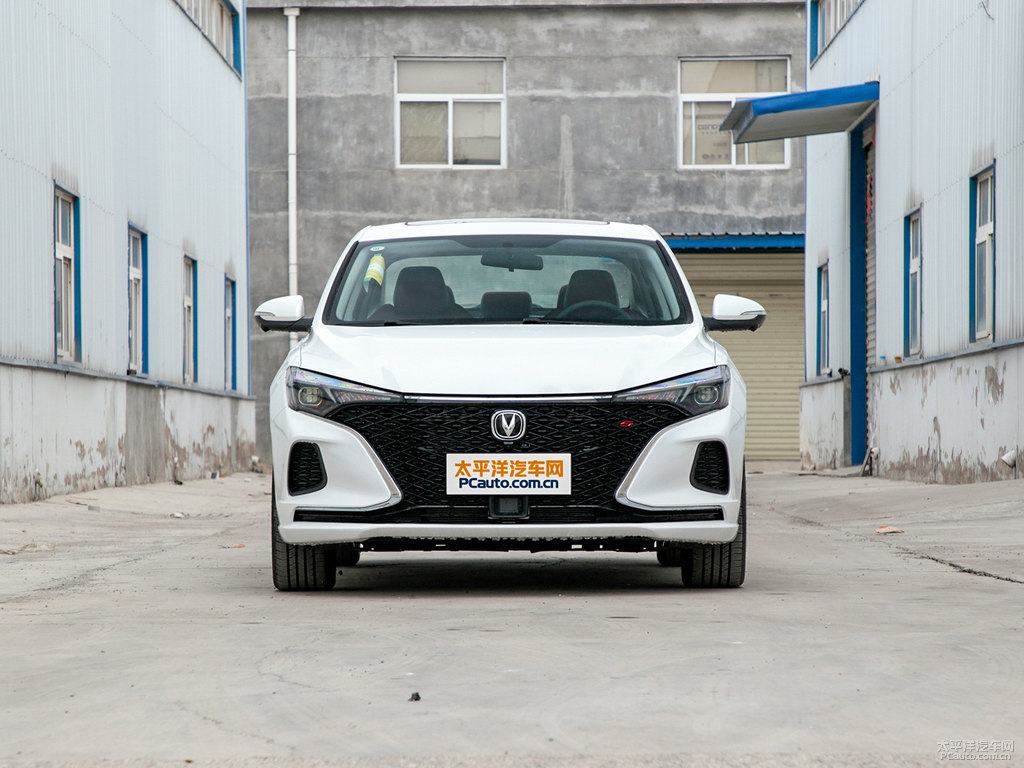 閃光冰晶白逸動PLUS整車外觀外觀圖片