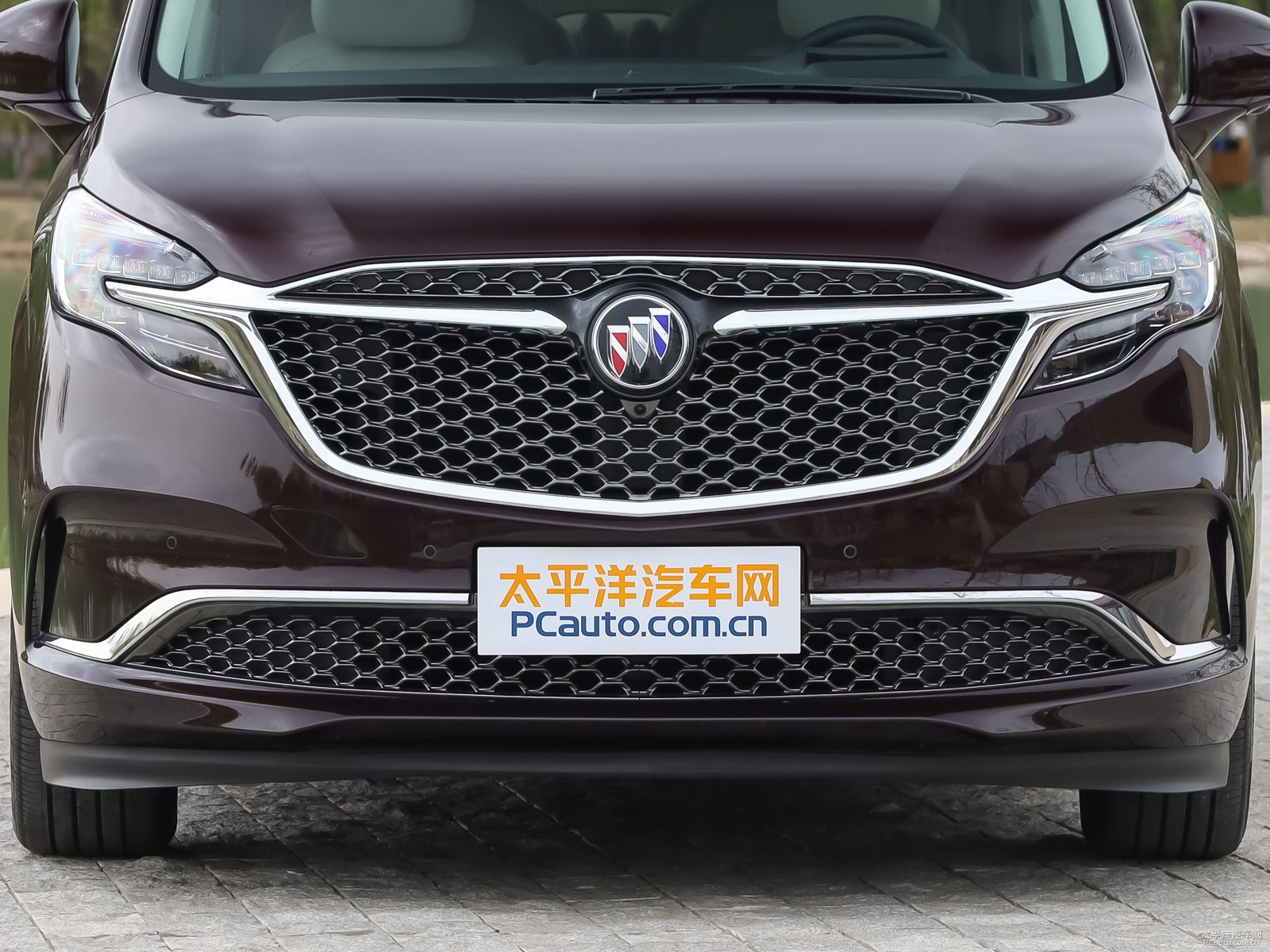 別克GL8外觀高清大圖