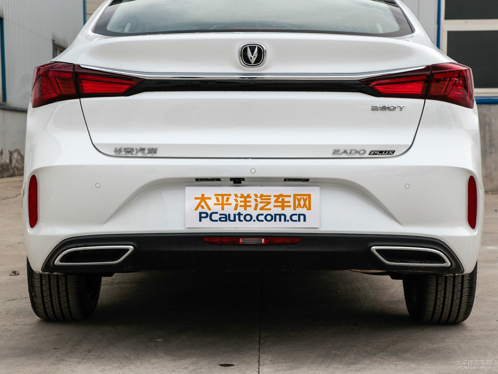 閃光冰晶白逸動PLUS車尾外觀圖片