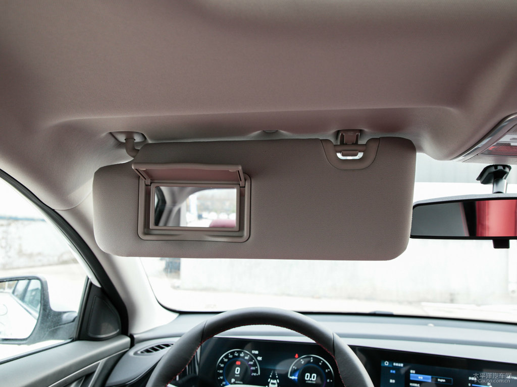 閃光冰晶白逸動PLUS車廂內(nèi)飾圖片