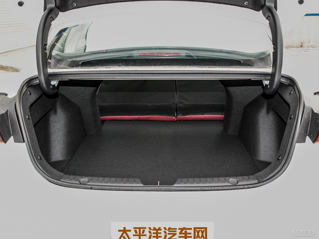 閃光冰晶白逸動(dòng)PLUS后備廂空間圖片