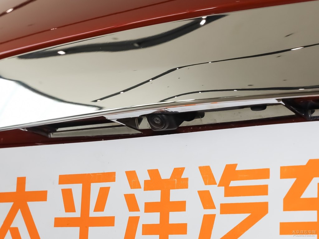炫雅紅騏達(dá)車尾外觀圖片