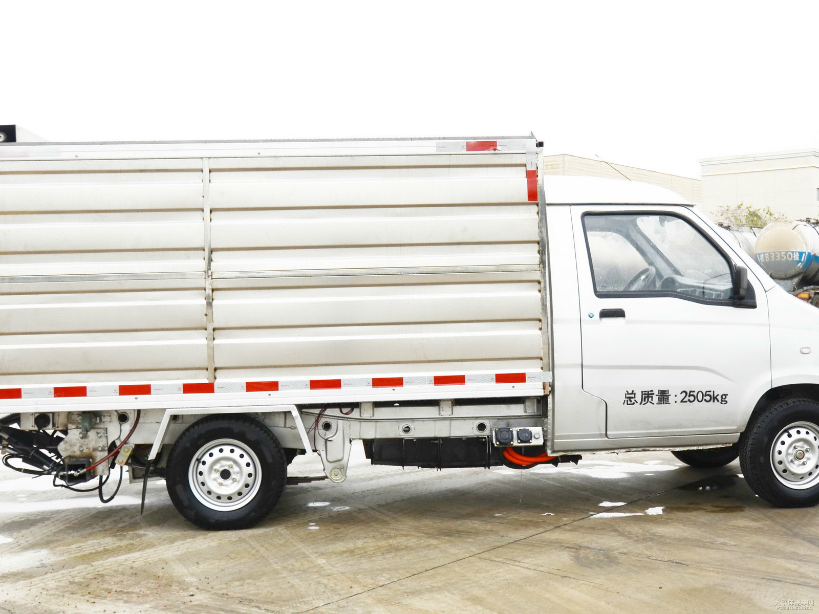 延龍純電動環(huán)衛(wèi)車外觀高清大圖