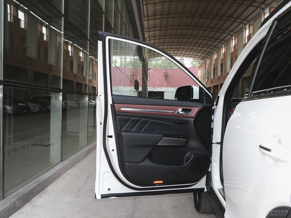 珍珠白傳祺GS8車廂內(nèi)飾圖片