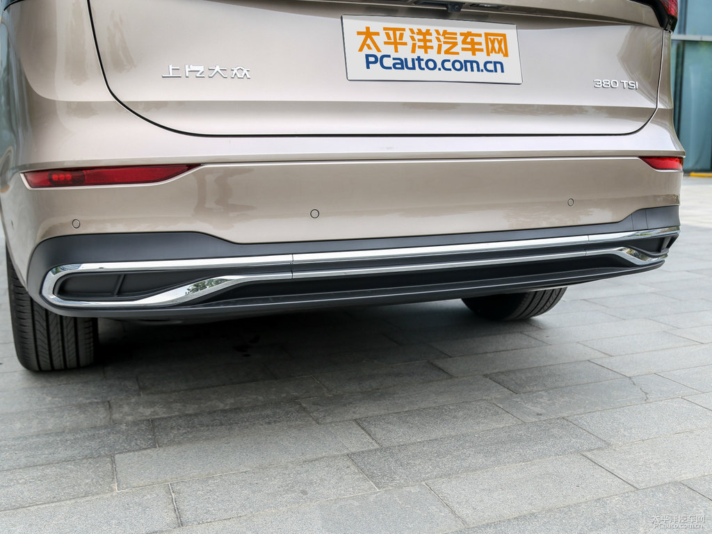 日冕金威然車尾外觀圖片
