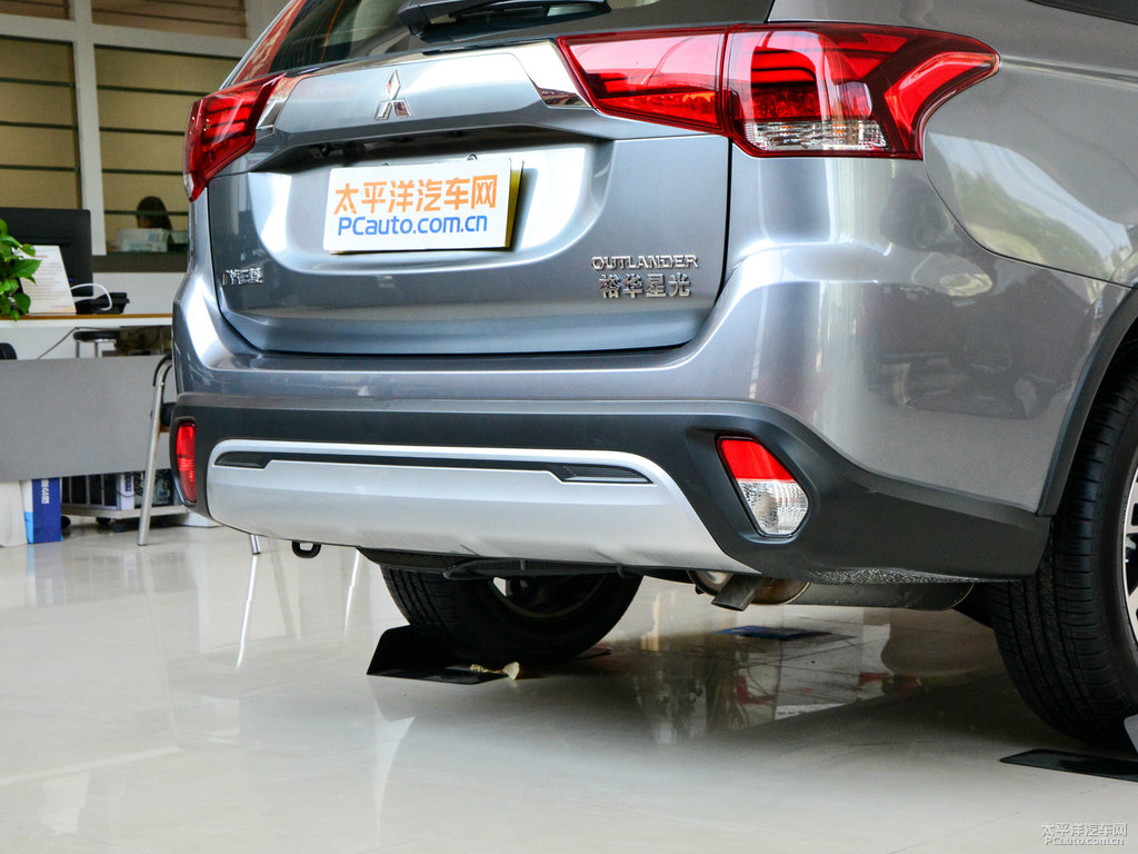 鈦灰歐藍(lán)德車(chē)尾外觀圖片