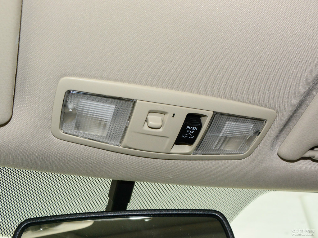 鈦灰歐藍(lán)德車廂內(nèi)飾圖片