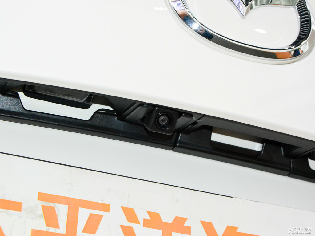 珠光白馬自達(dá)CX-5車(chē)尾外觀圖片
