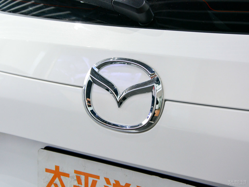珠光白馬自達(dá)CX-5車(chē)尾外觀圖片