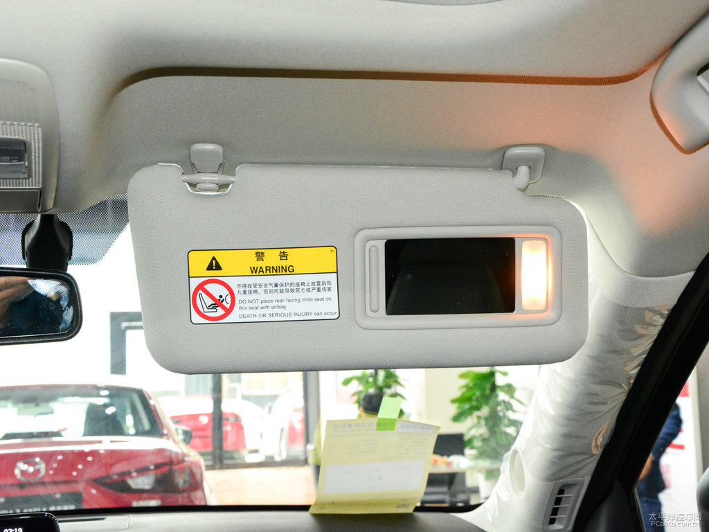 珠光白馬自達(dá)CX-5車廂內(nèi)飾圖片