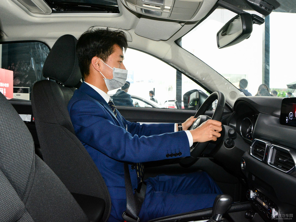 珠光白馬自達(dá)CX-5駕乘空間空間圖片
