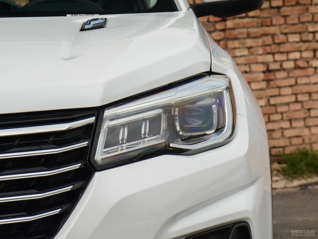 精靈白長安CS75車頭外觀圖片