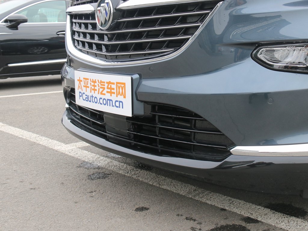隕鐵灰昂科旗車頭外觀圖片
