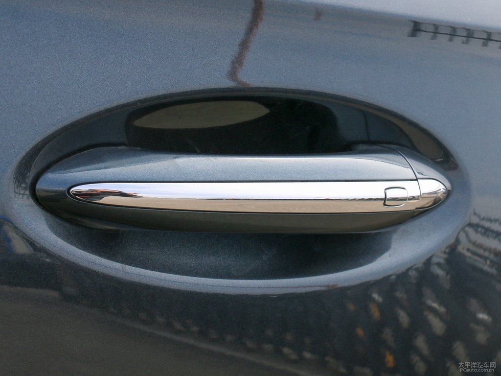 隕鐵灰昂科旗車身外觀圖片