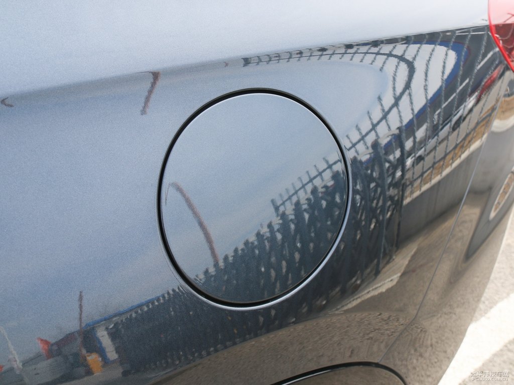 隕鐵灰昂科旗車身外觀圖片