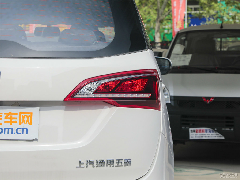 糖果白寶駿730車尾外觀圖片