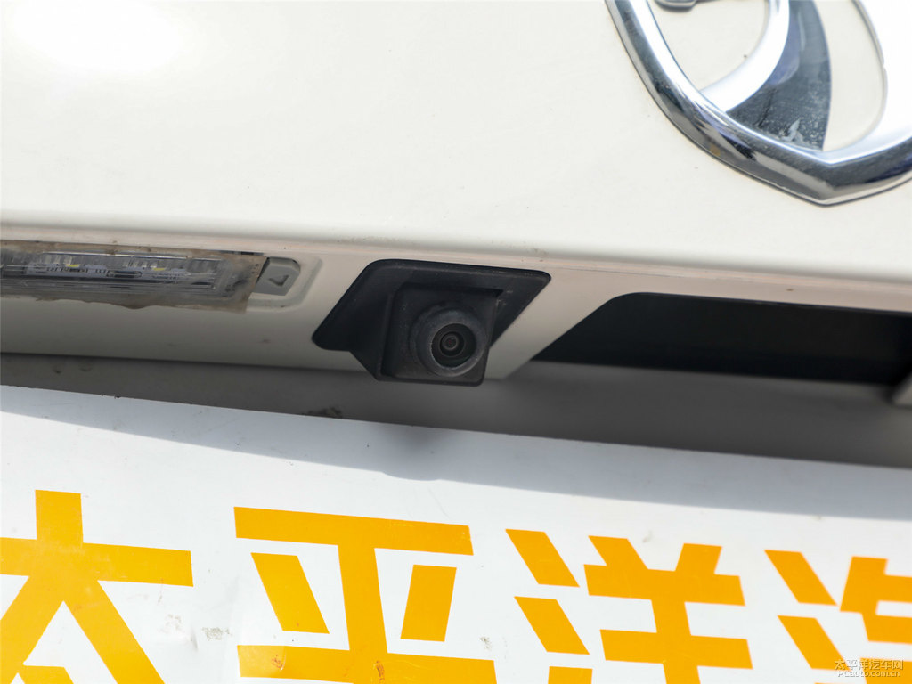 糖果白寶駿730車尾外觀圖片