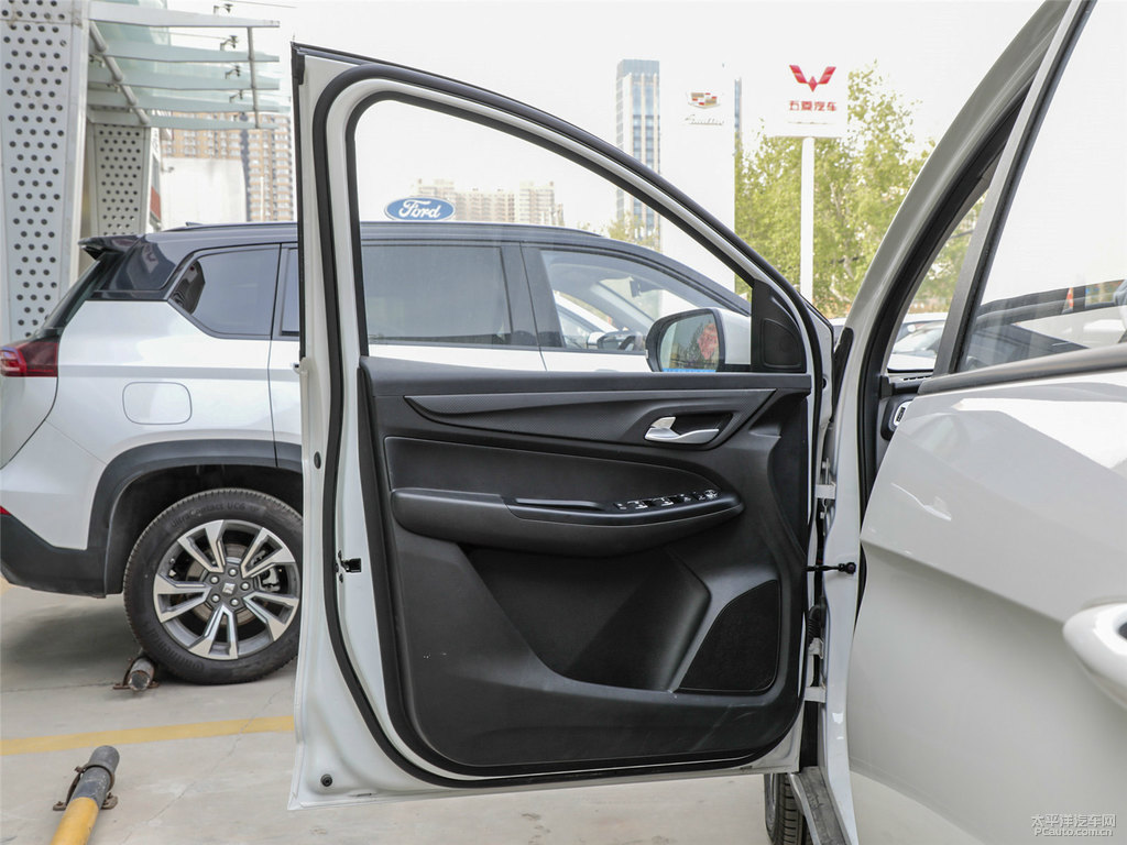 糖果白寶駿730車(chē)廂內(nèi)飾圖片