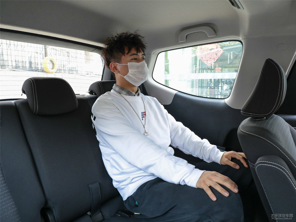糖果白寶駿730駕乘空間空間圖片