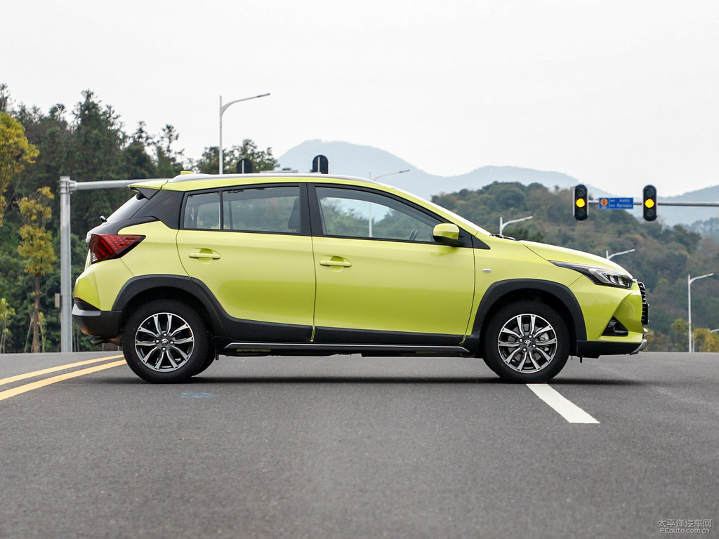 檸檬黃YARiS L 致炫X整車外觀外觀圖片