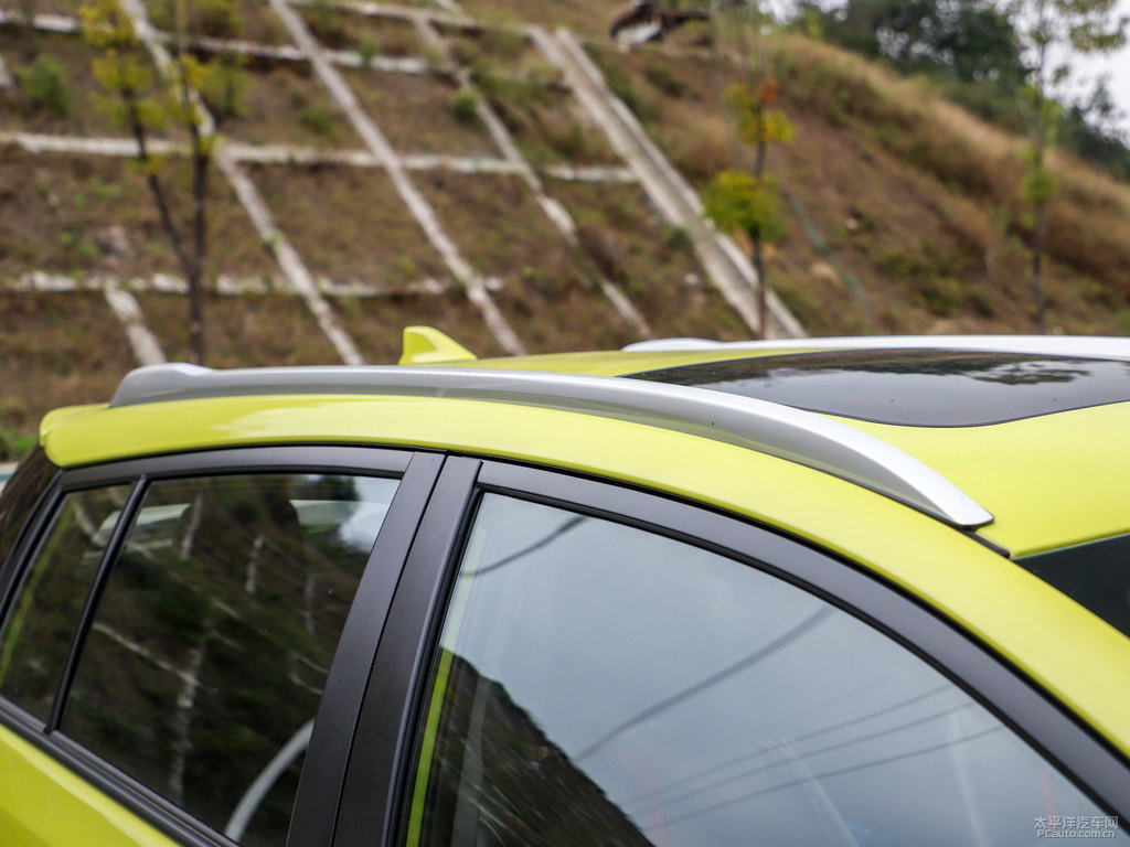 檸檬黃YARiS L 致炫X車身外觀圖片
