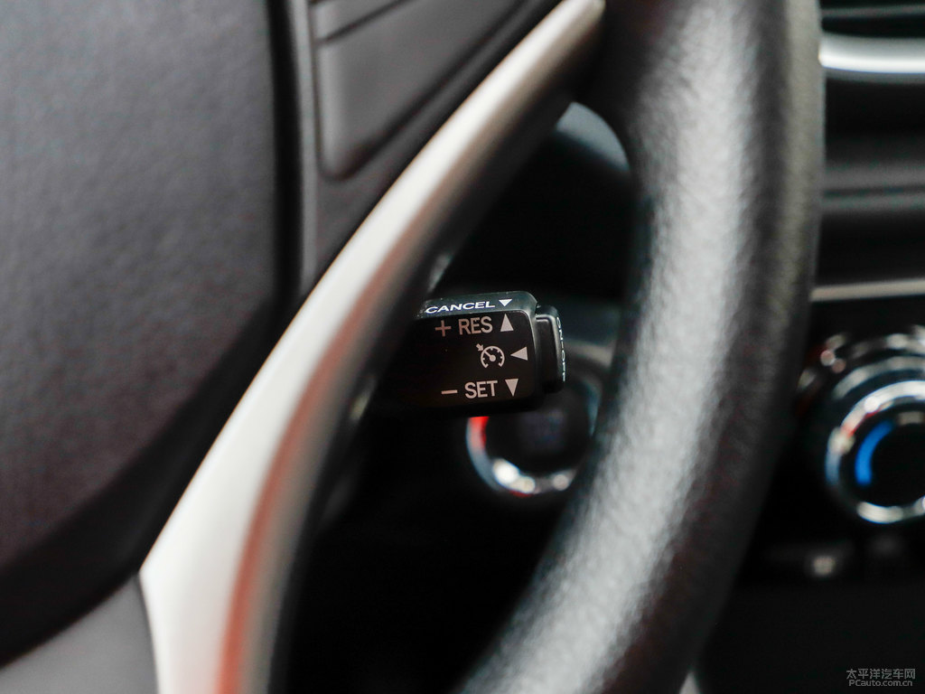 檸檬黃YARiS L 致炫X中控內(nèi)飾圖片