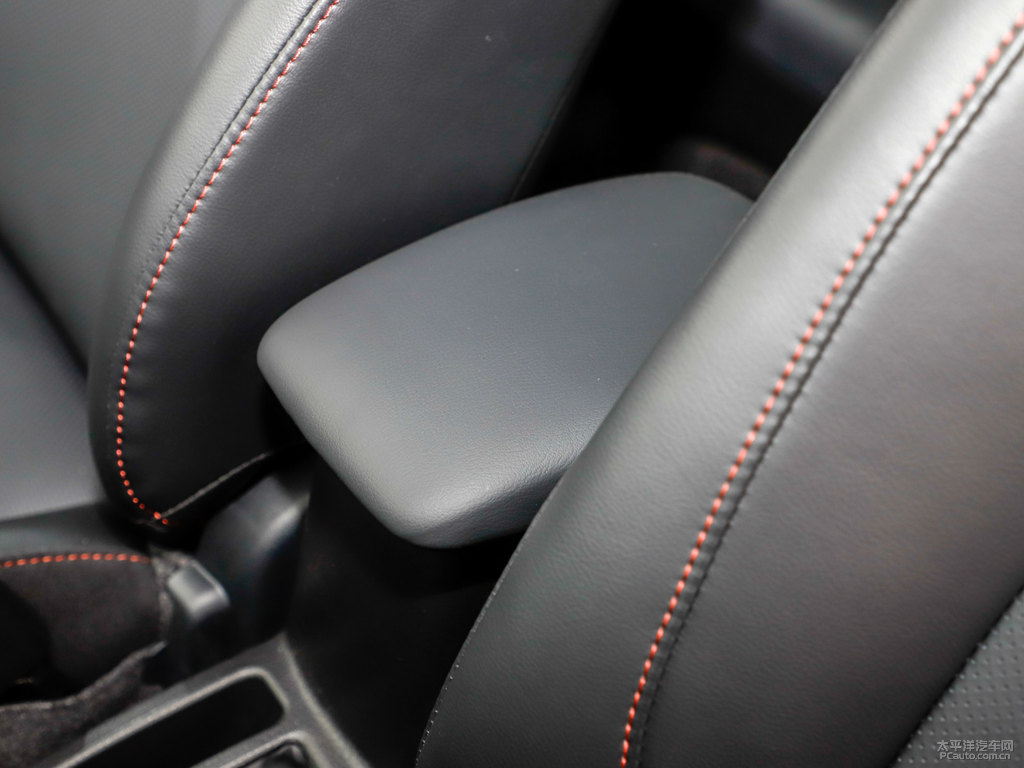 檸檬黃YARiS L 致炫X座椅內(nèi)飾圖片