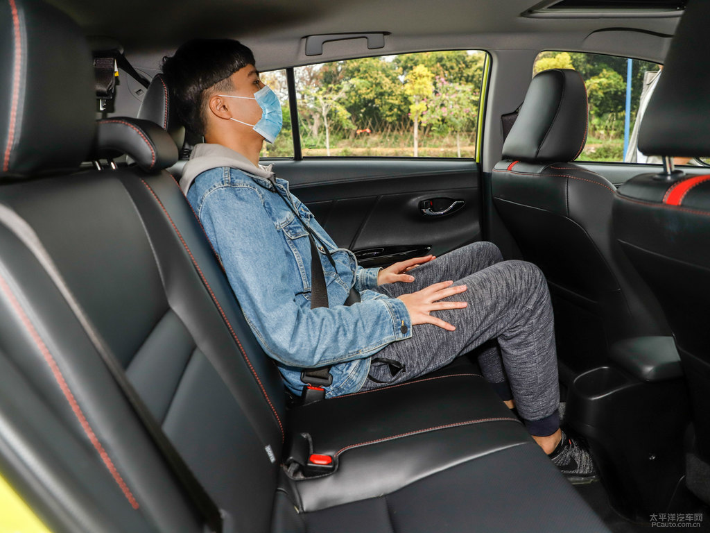 檸檬黃YARiS L 致炫X駕乘空間空間圖片
