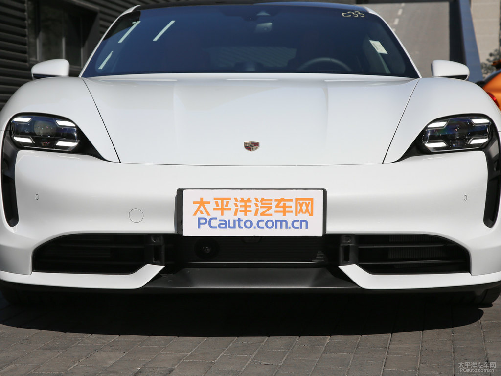 細(xì)花白Taycan車頭外觀圖片