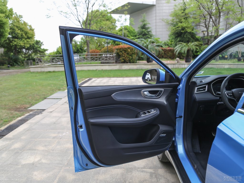 青島藍(lán)榮威RX5車廂內(nèi)飾圖片