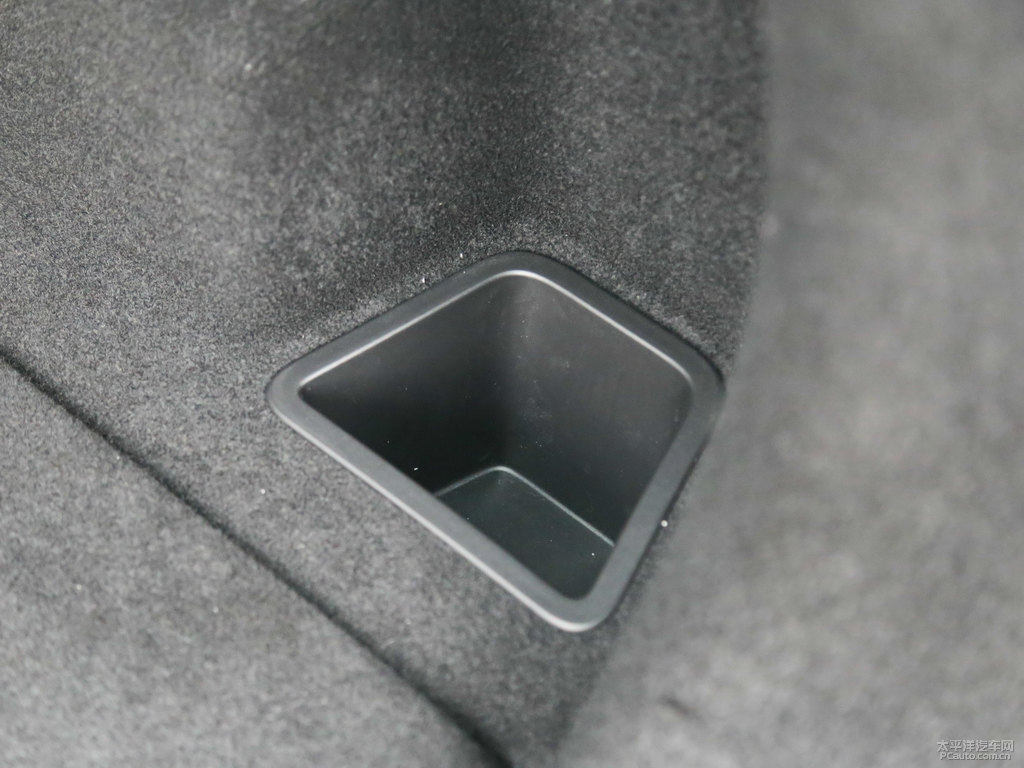 榮麟灰榮威RX5后備廂空間圖片